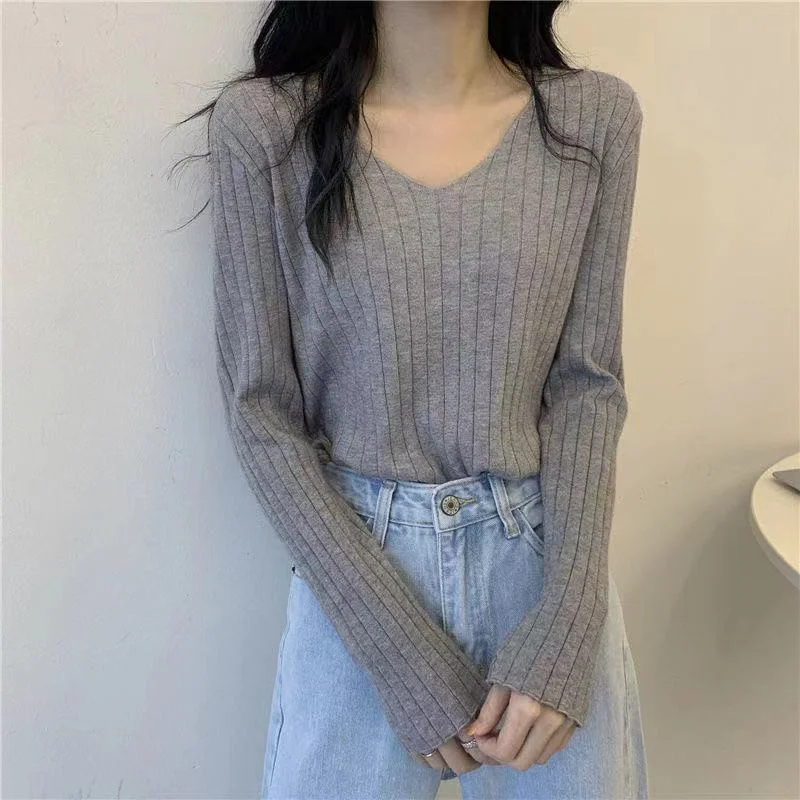 V-neck knitted top for women, Korean style, loose and slim top